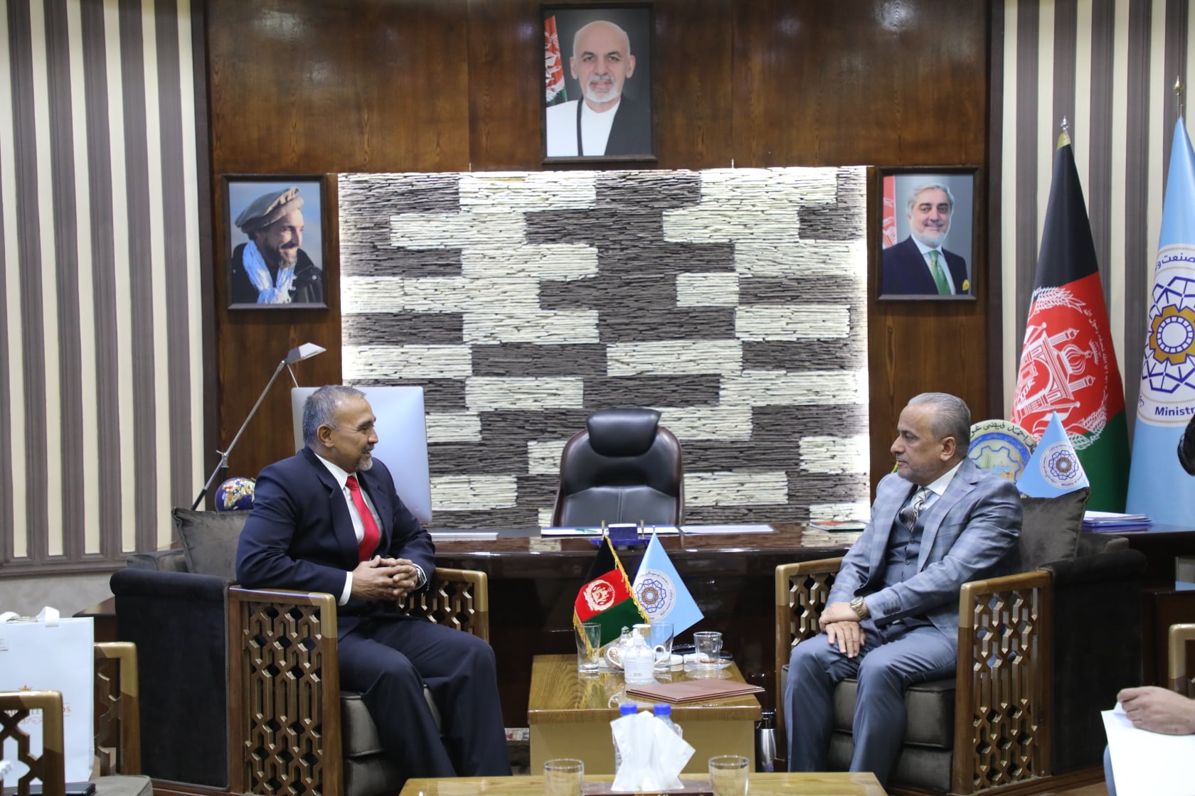 Minister of Industry and Commerce meet with the Ambassador of Sri Lanka in Kabul