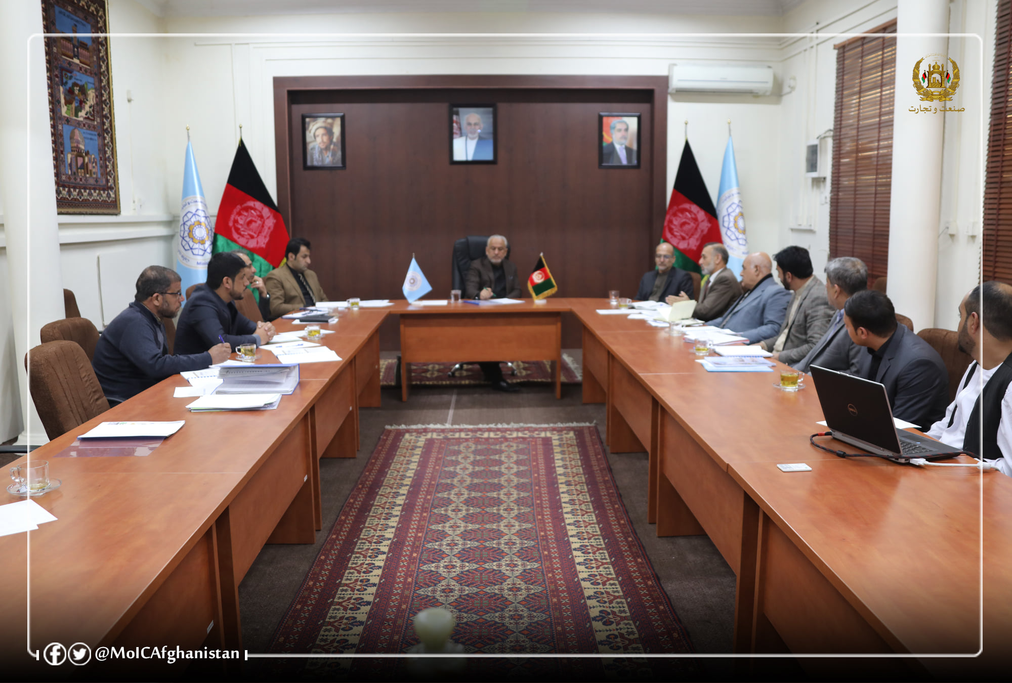 Holding an extraordinary meeting on the problems of the carpentry and engraving factory in Helmand