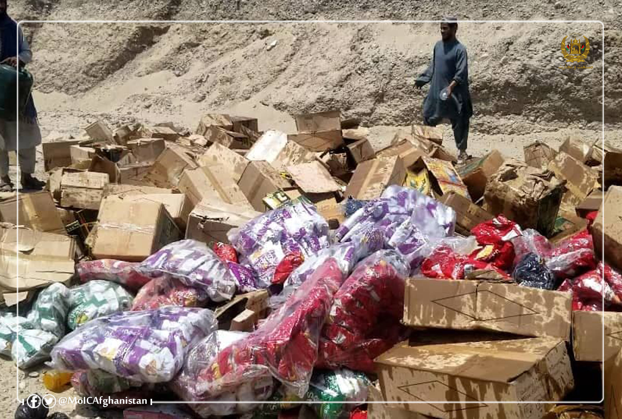 Inspecting the market situation in Kandahar province