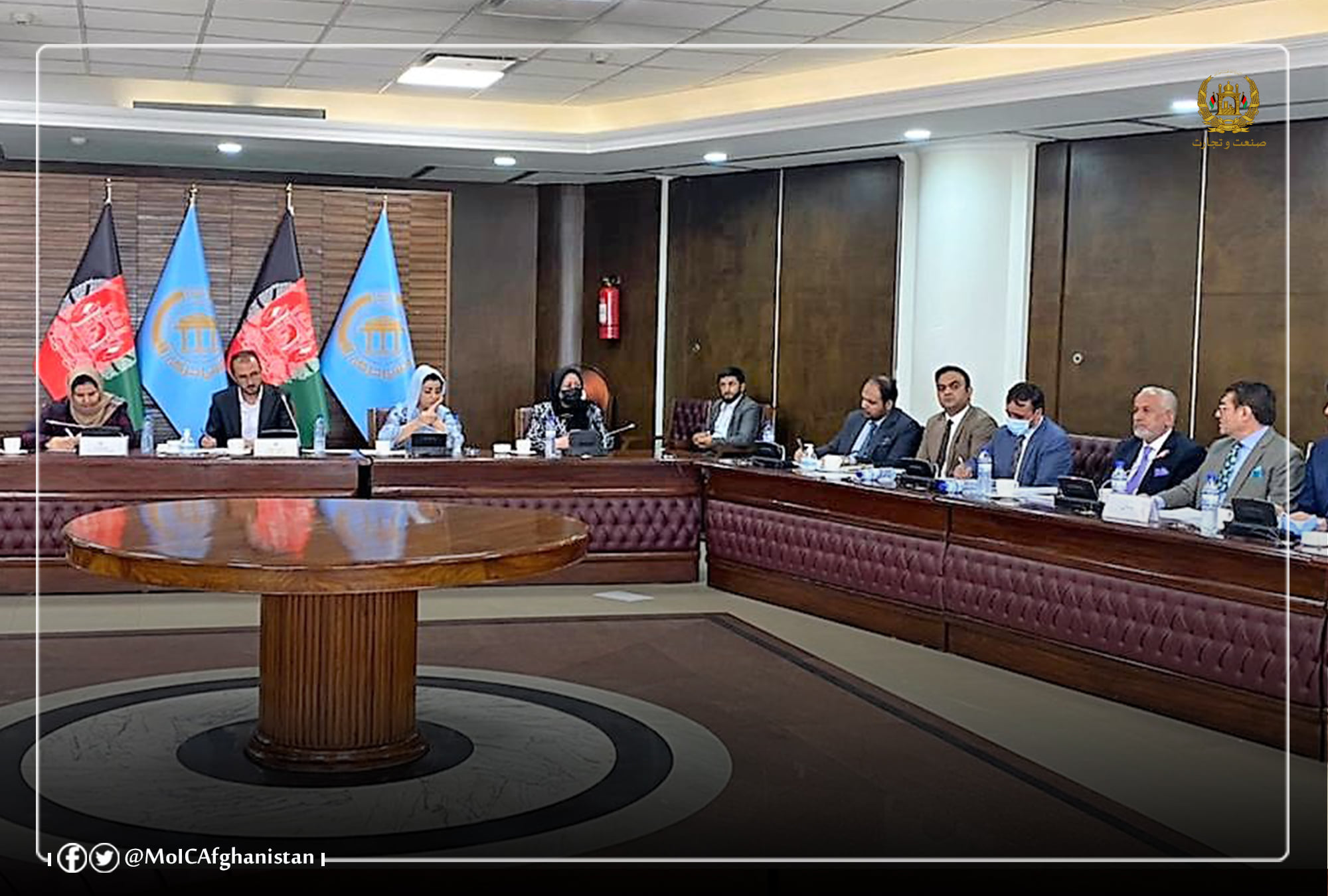 Presence of the Minister of Industry and Commerce in the meeting of the National Economic Commission of the Parliament