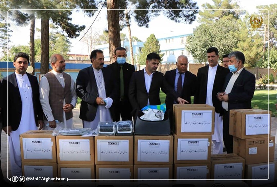 Twenty artificial respiration devices and 5,000 Serum Bags of Herat private sector aids for COVID-19 Hospital