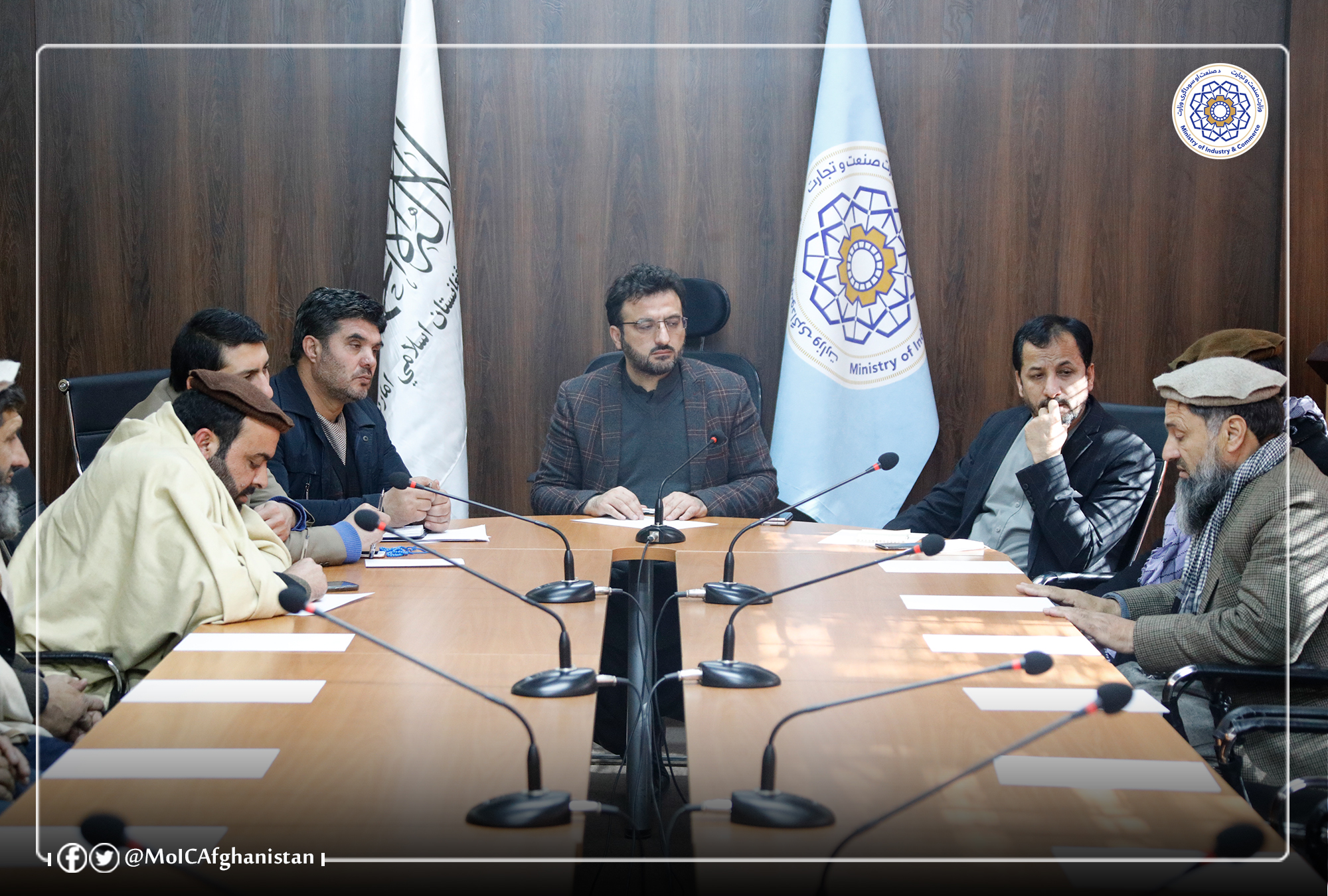 بحث روی مشکلات باغداران جلغوزه ولایت نورستان