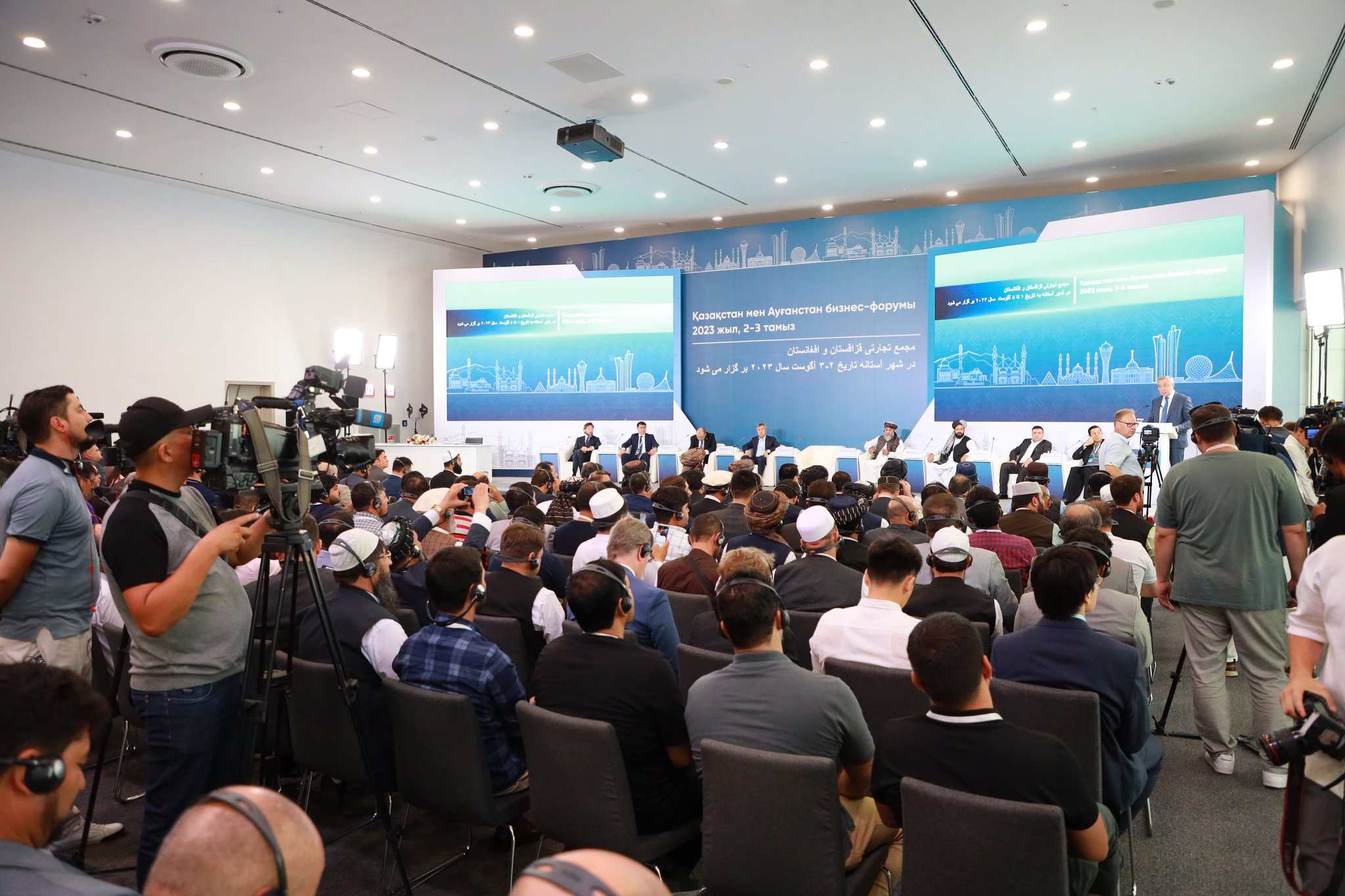 جریان مراسم افتتاحیه نمایشگاه محصولات افغانستان و سخنرانی وزیر صنعت و تجارت در قزاقستان